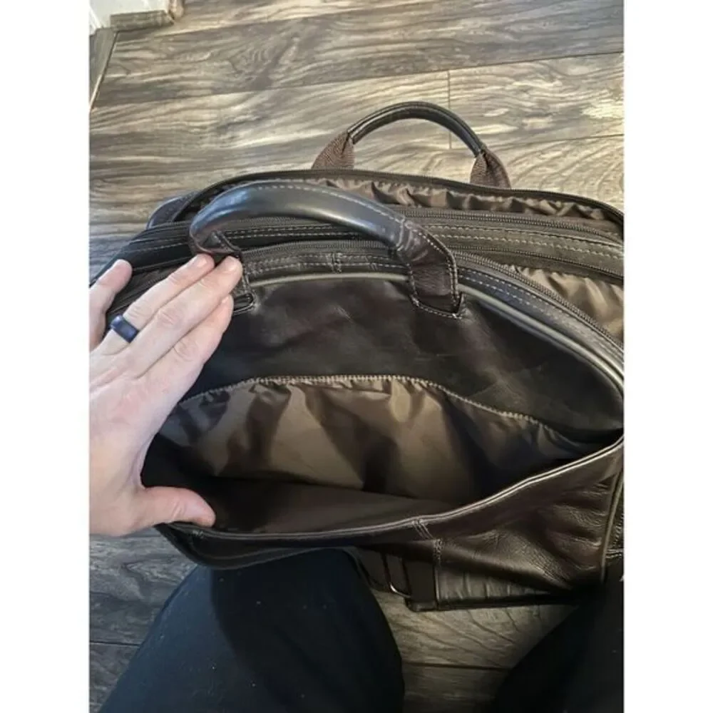 Kenneth Cole REACTION Risky Business Messenger Leather‎ Crossbody Laptop Bag 17